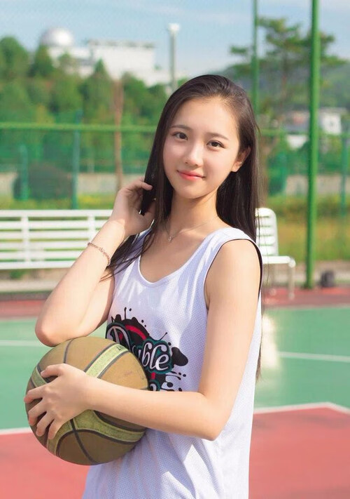 乐鱼电竞· (中国)官方网站-_夜色彩跑：在灯光中点亮运动热情_，色彩夜景