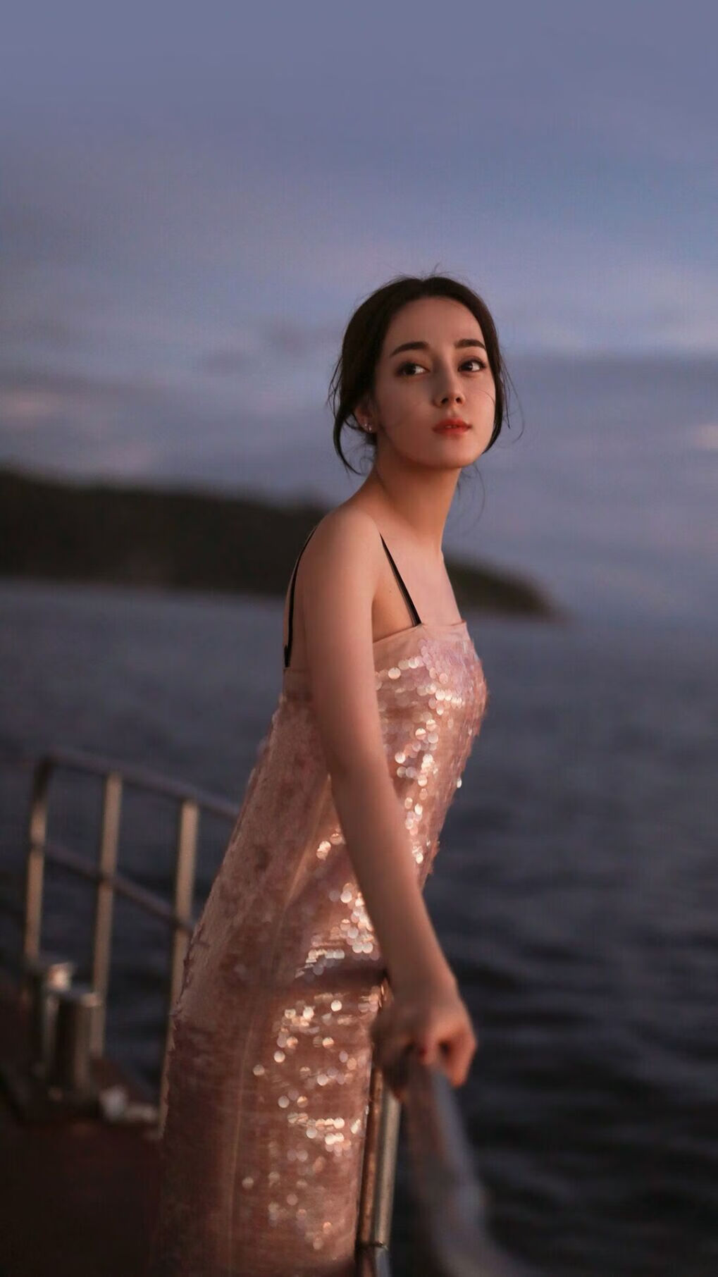 墨西哥队前锋洛佩斯在巴黎奥运会上表现出色，墨西哥女演员佩罗妮