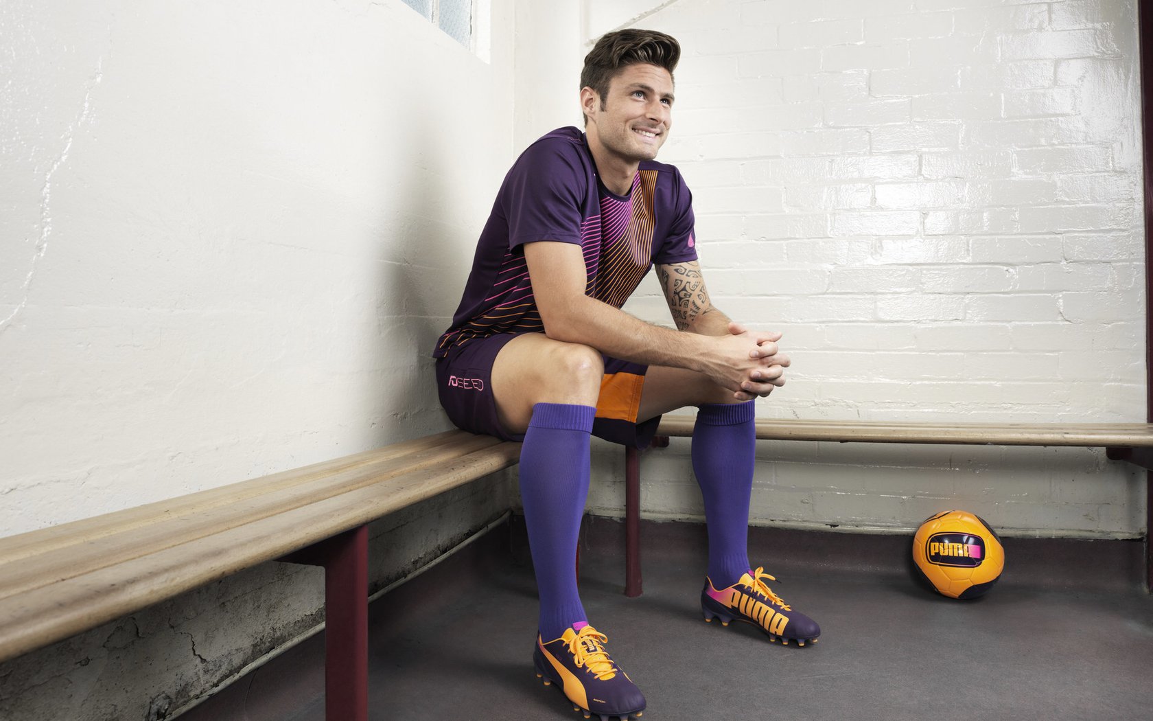 乐鱼游戏入口-_极光冰雪赛：在极寒中火拼速度_，极光寒冰拳