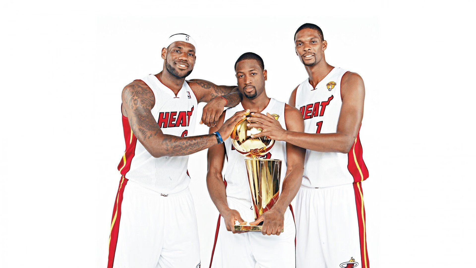 赛场安保措施升级，保障球迷安全观看比赛，足球赛安保