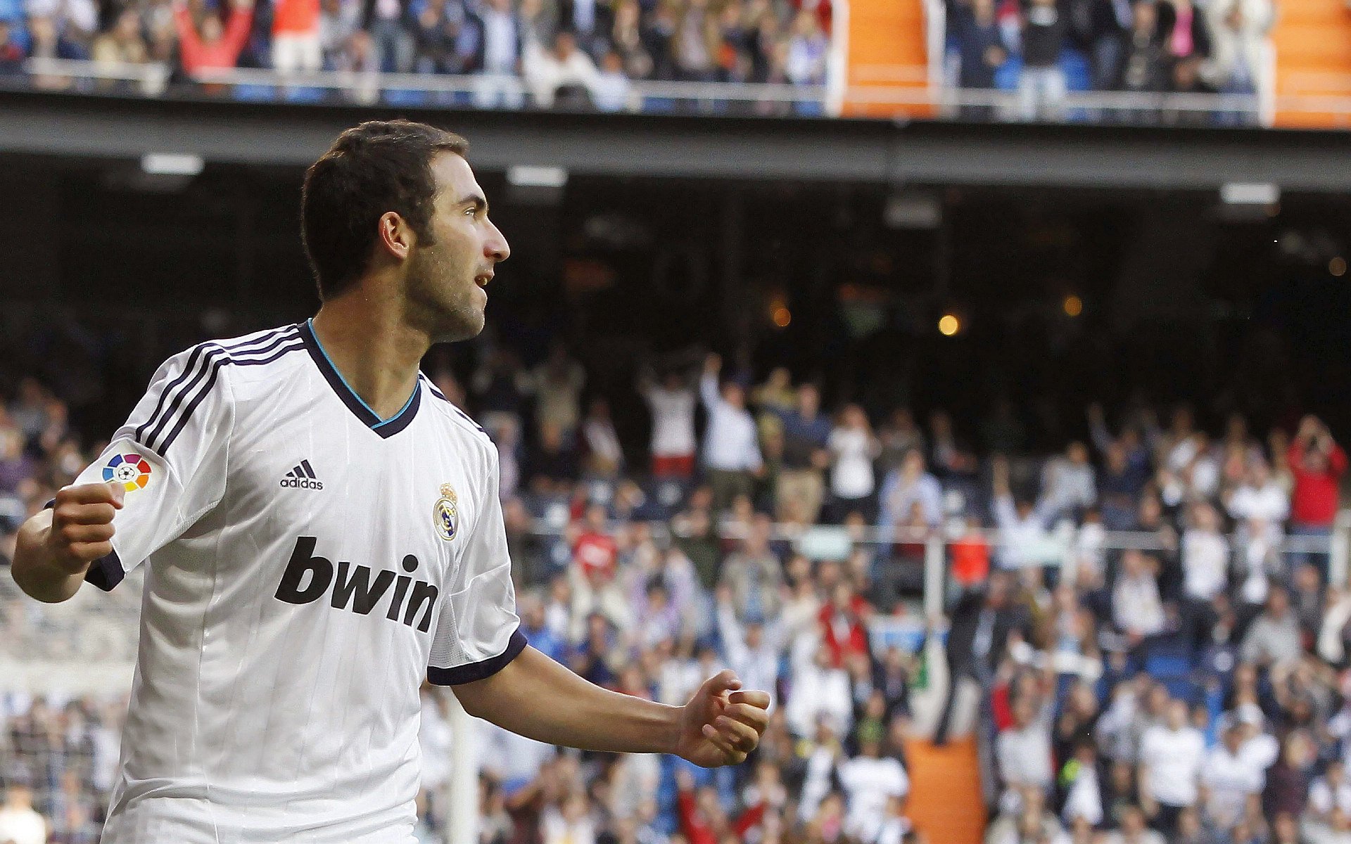 足球出版物销量大幅增长反映群众热情，国内足球杂志